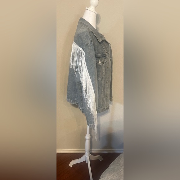 *NEW* Oversized Fringe Denim Jacket Size Large - Picture 14 of 16